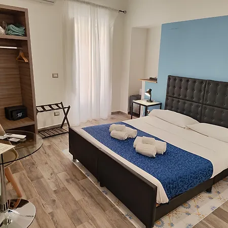 中心露台旅馆 4*